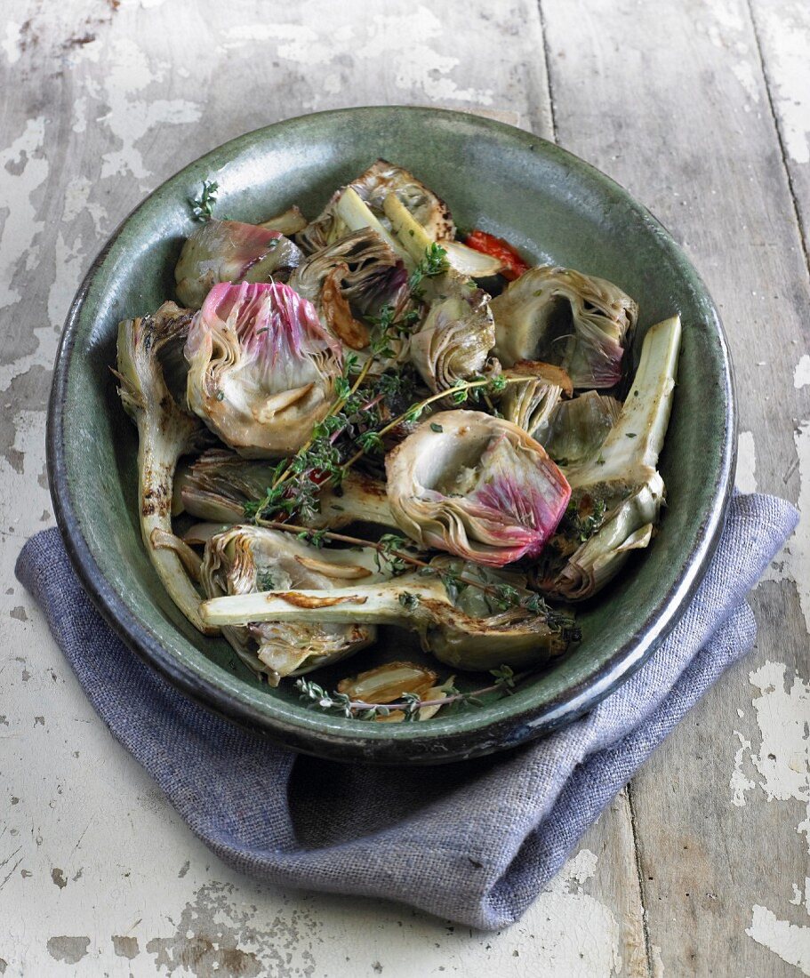 Grilled artichokes with thyme and garlic