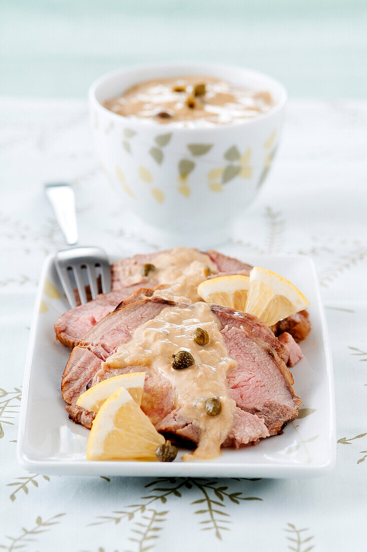 Kalbsbraten mit Thunfischsoße