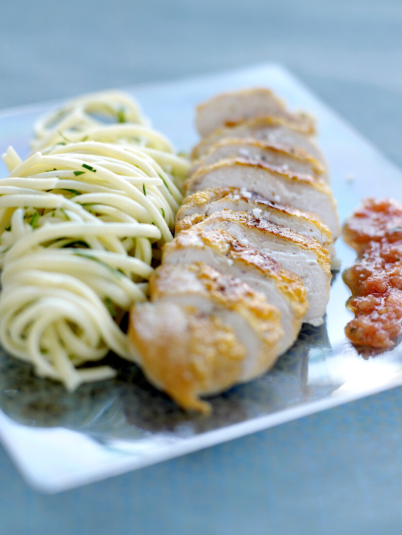 Pork filet mignon with spaghettis and herbs
