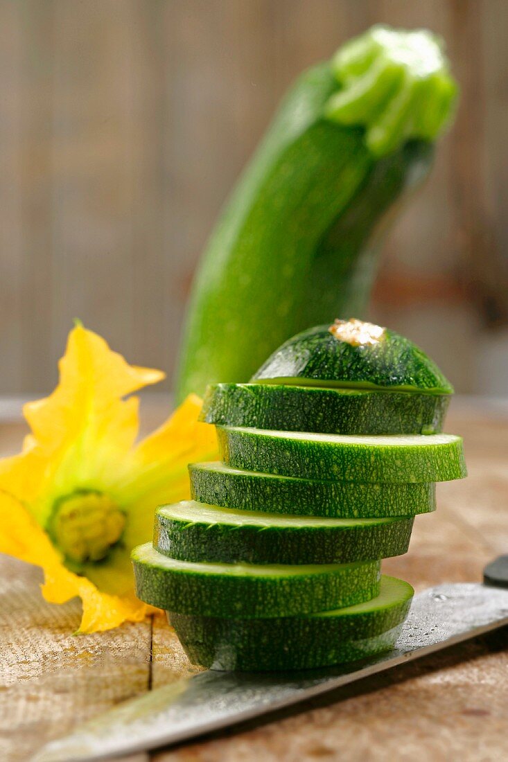 Zucchini, in Scheiben geschnitten