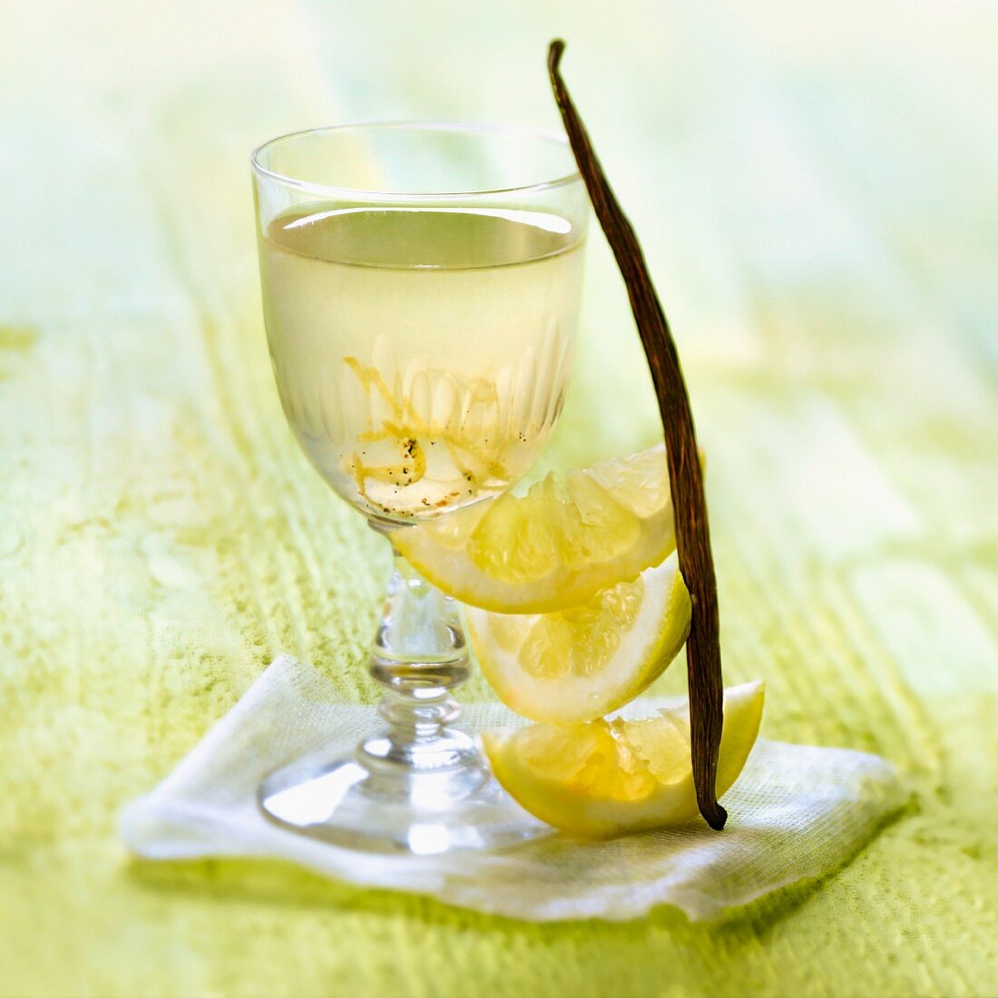 Lemon and vanilla-flavored wine