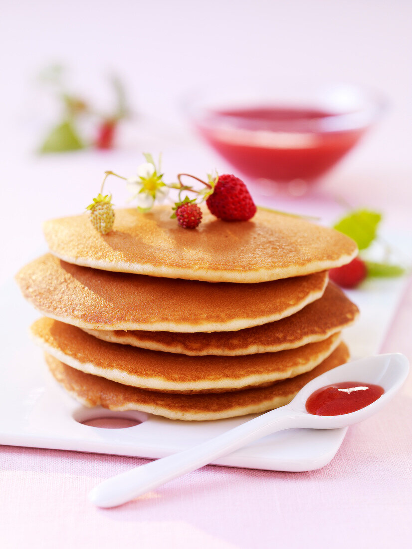 Scottish pancakes with strawberry puree