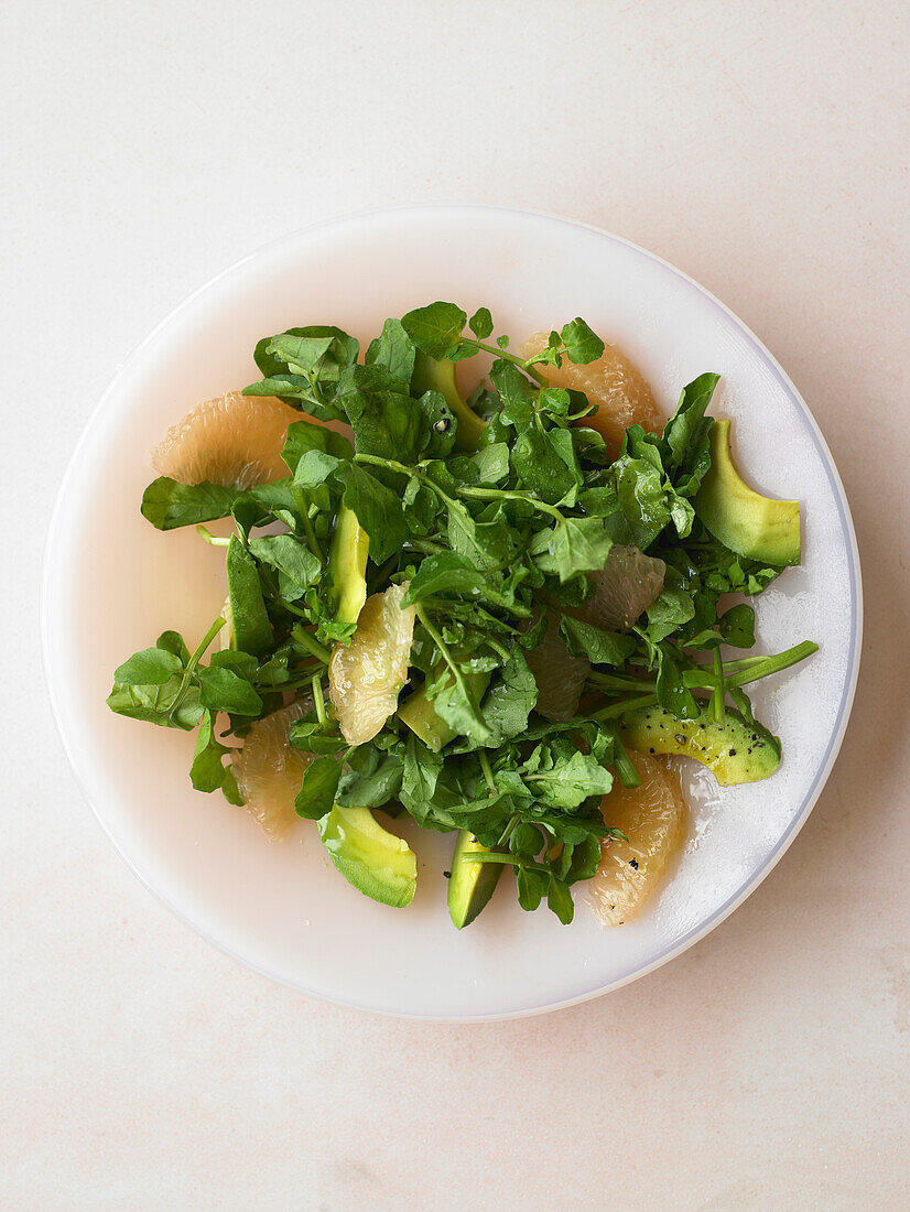 Wasserkresse-Salat mit Avocado und Grapefruit