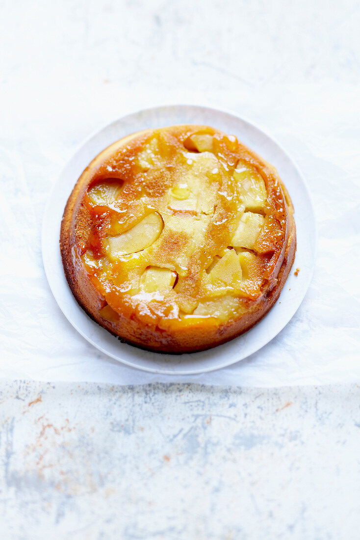 Caramelized apple cake