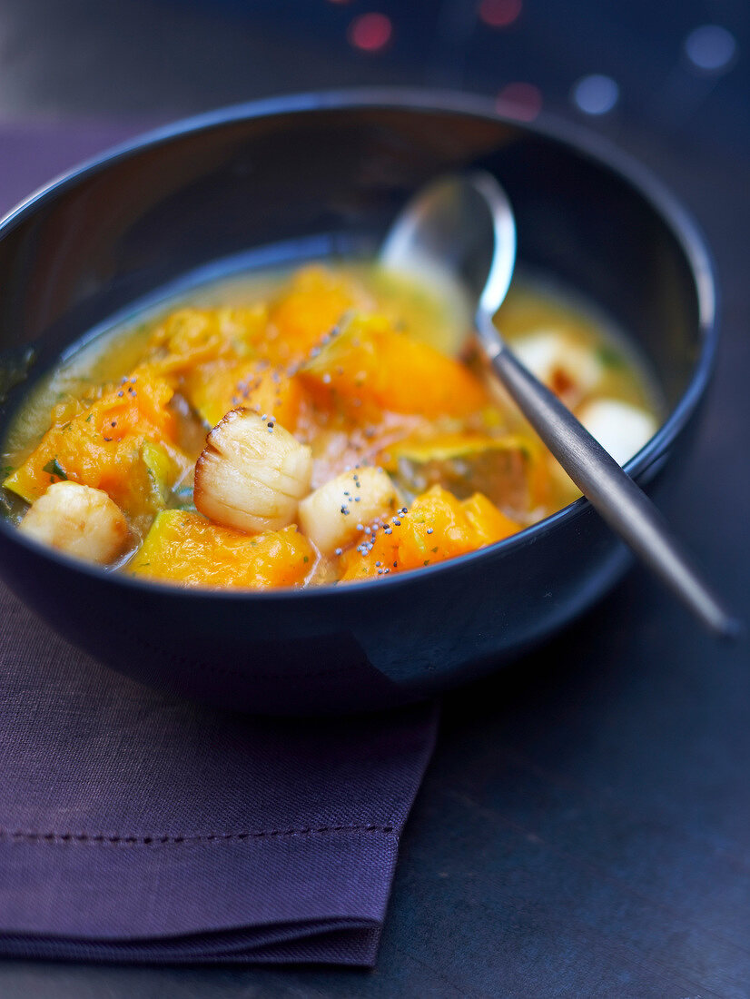 Kürbiscremesuppe mit Jakobsmuscheln