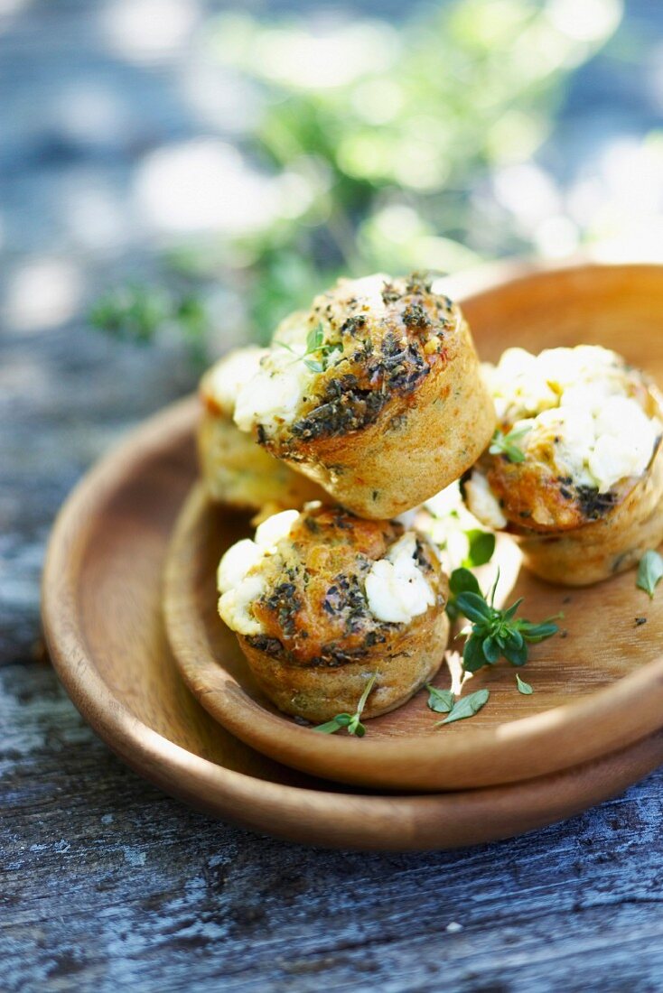 Herzhafte Cupcakes mit Ratatouille und Feta