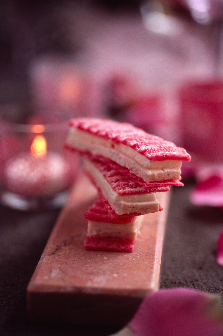 Biscuit Rose de Reims and light cream wafers