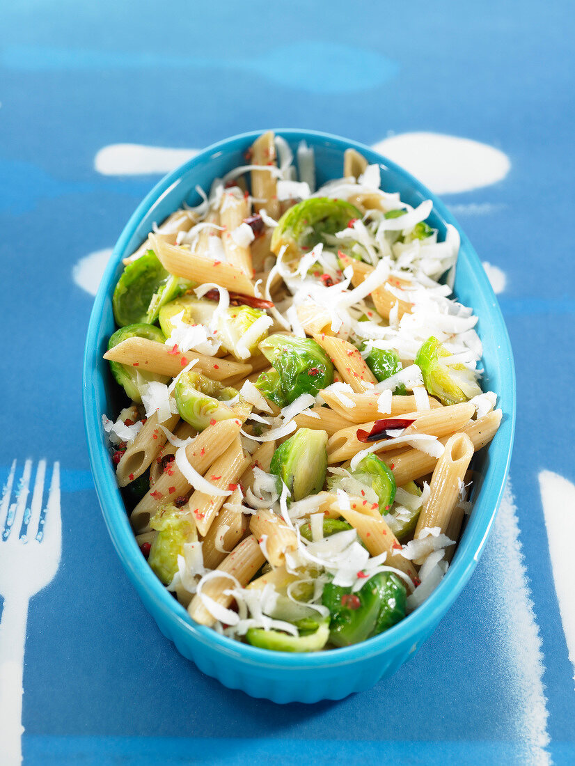 Pennes with brussels sprouts, broccolis and grated cheese