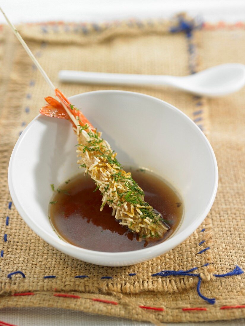 Shrimp and rice vermicelli brochette, onion broth