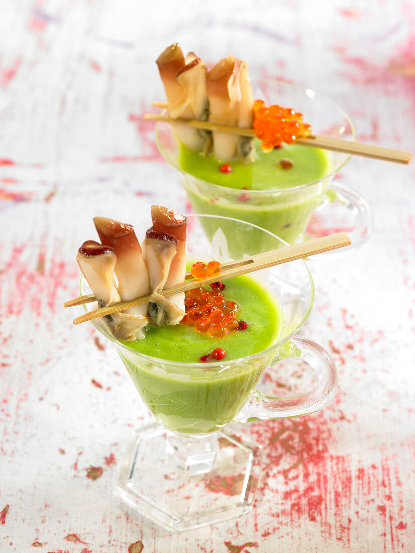 Cream of peas with razor clams and salmon roe