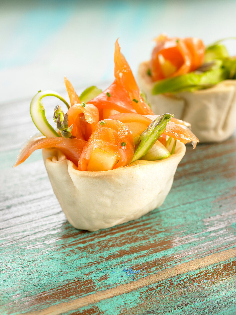 Pastry cup filled with smoked salmon and raw vegetables