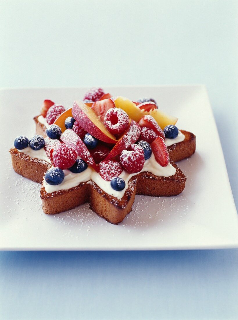 A star-shaped cake with cream and summer fruit