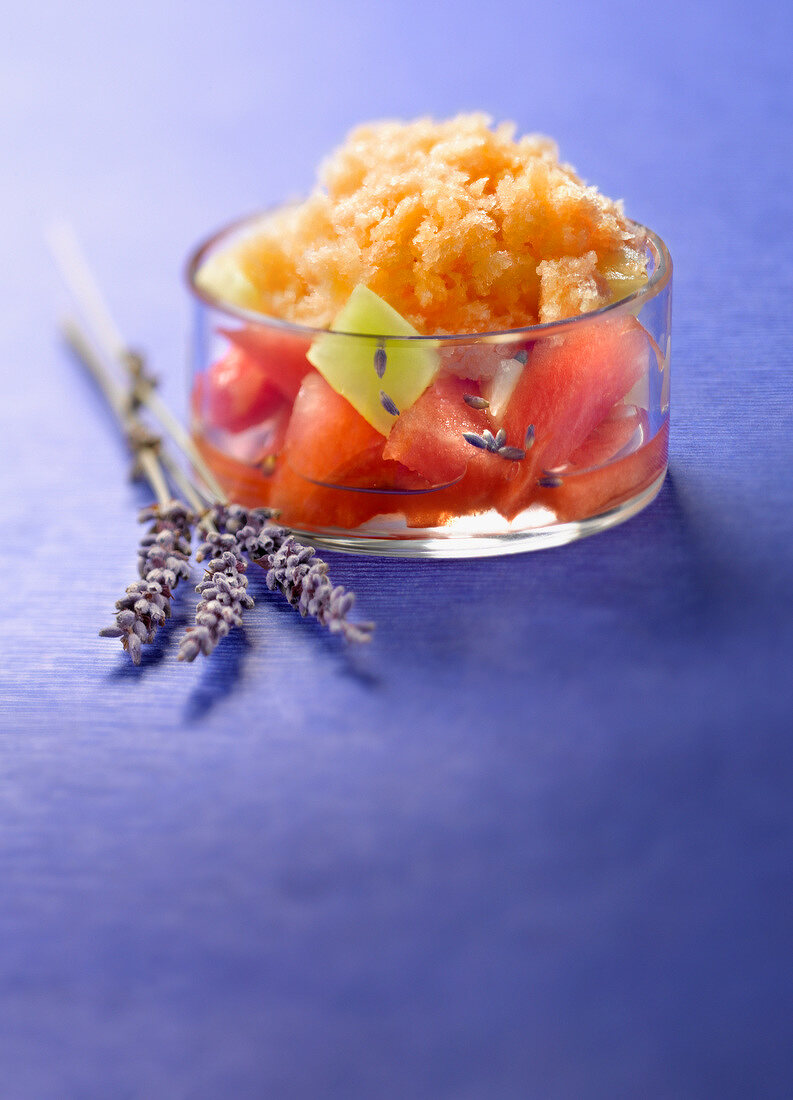 Wassermelonensalat mit Melonengranite und Pineau des Charentes
