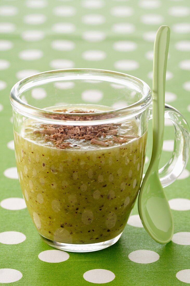 Kiwi soup with grated chocolate