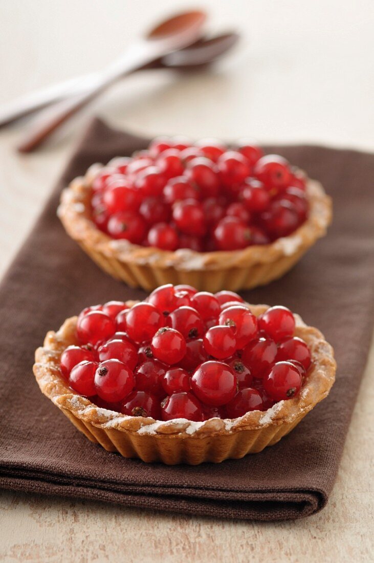 Törtchen mit roten Johannisbeeren