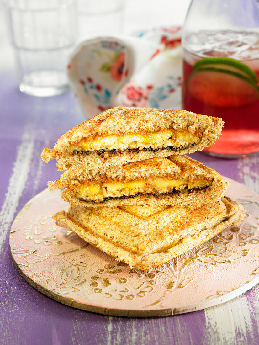 Toastbrot-Sandwiches mit Banane