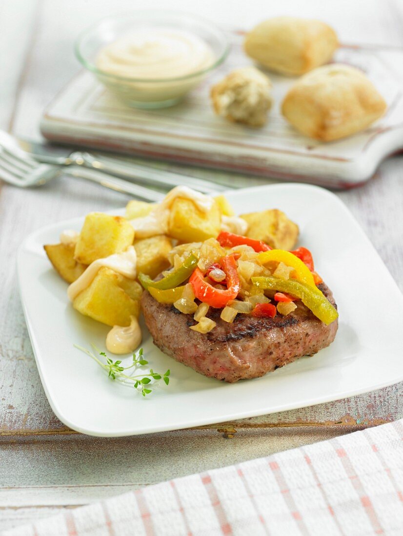 Grilled beef with bell peppers and potatoes