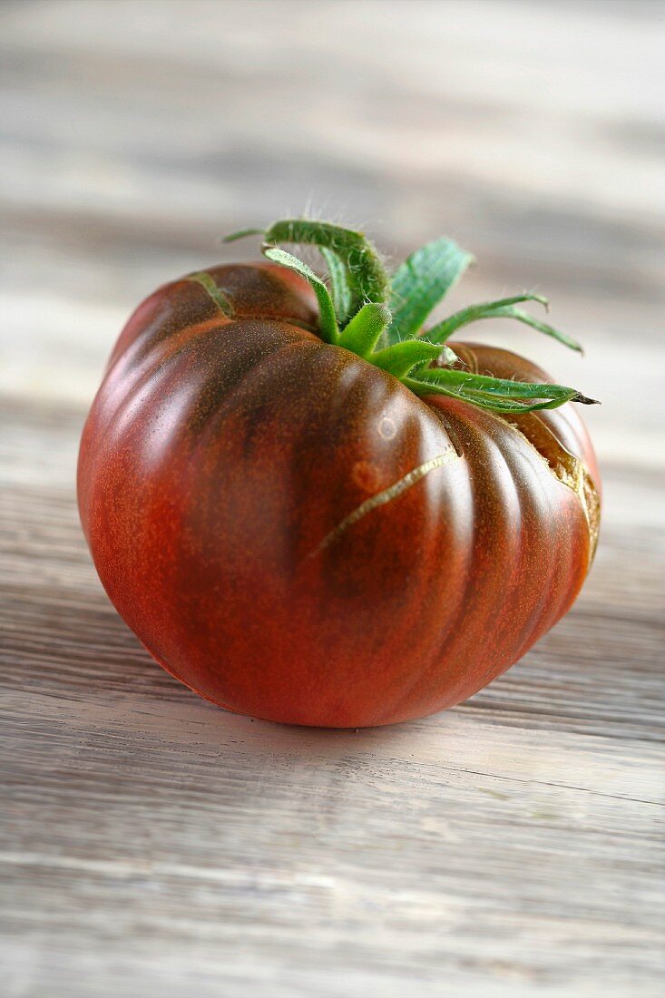 Schwarze Tomate der Sorte Black Krim