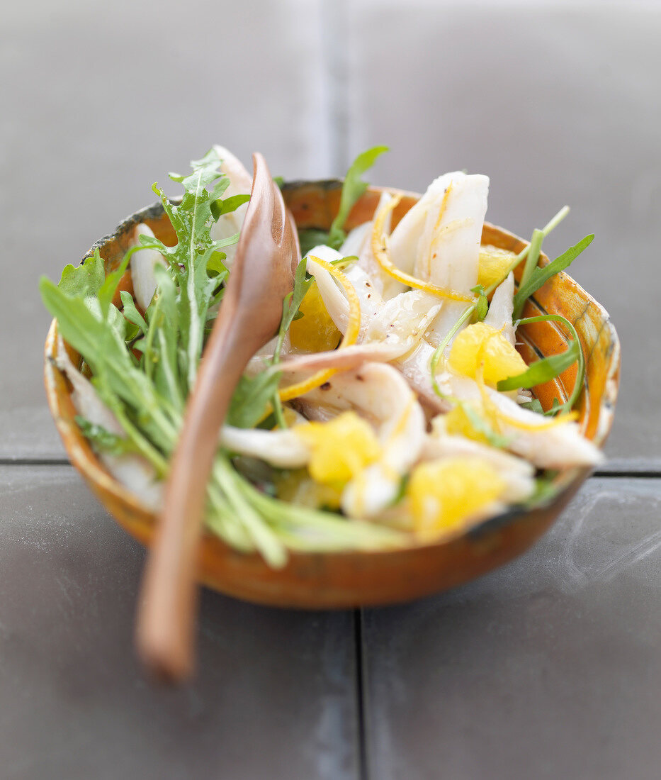 Rochen-Zitrusfrüchte-Salat mit Rucola
