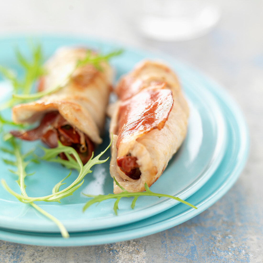 Gebratene Kalbfleischröllchen mit Rucola