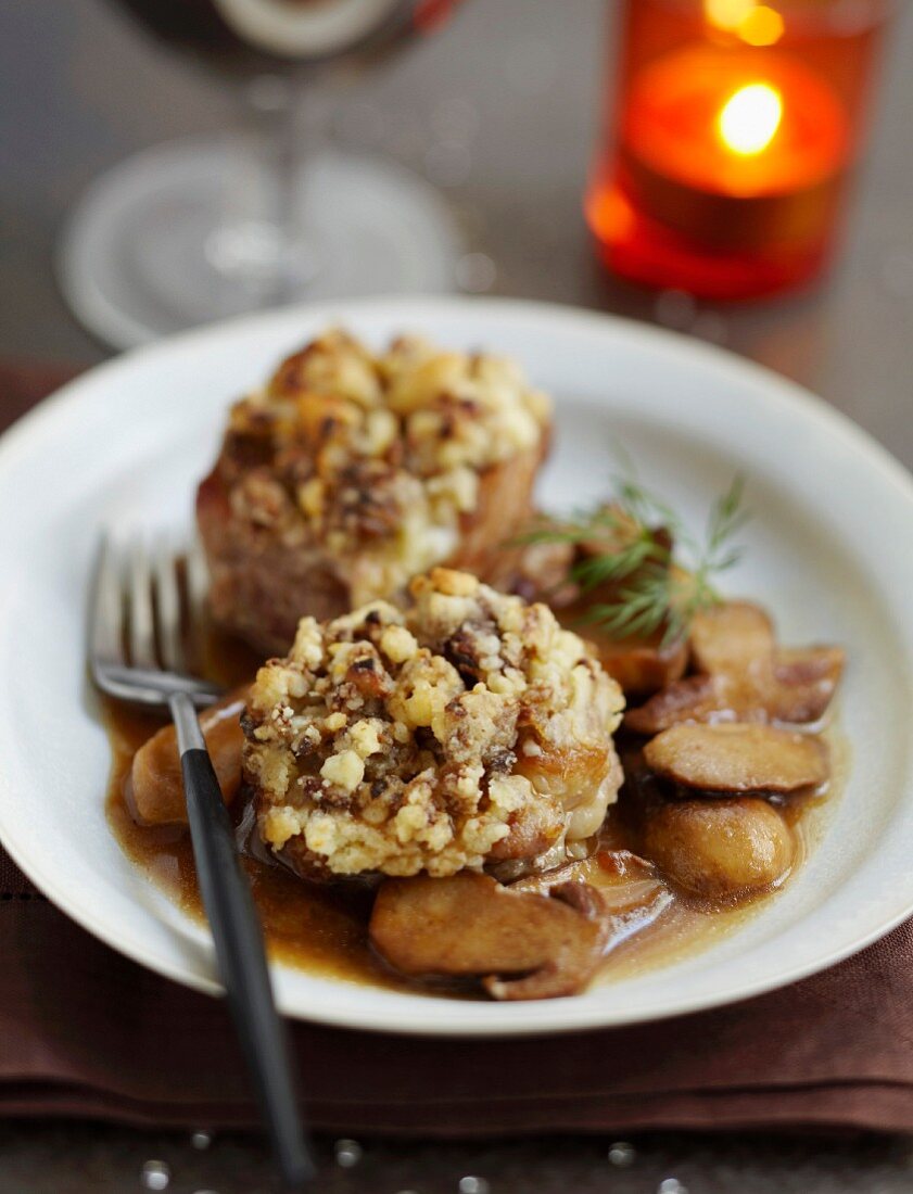 Veal savoury crumble with ceps