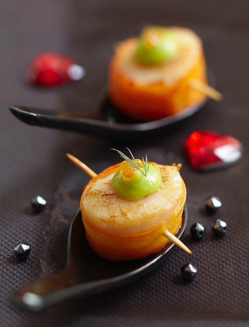 Scallop and carrot Makis