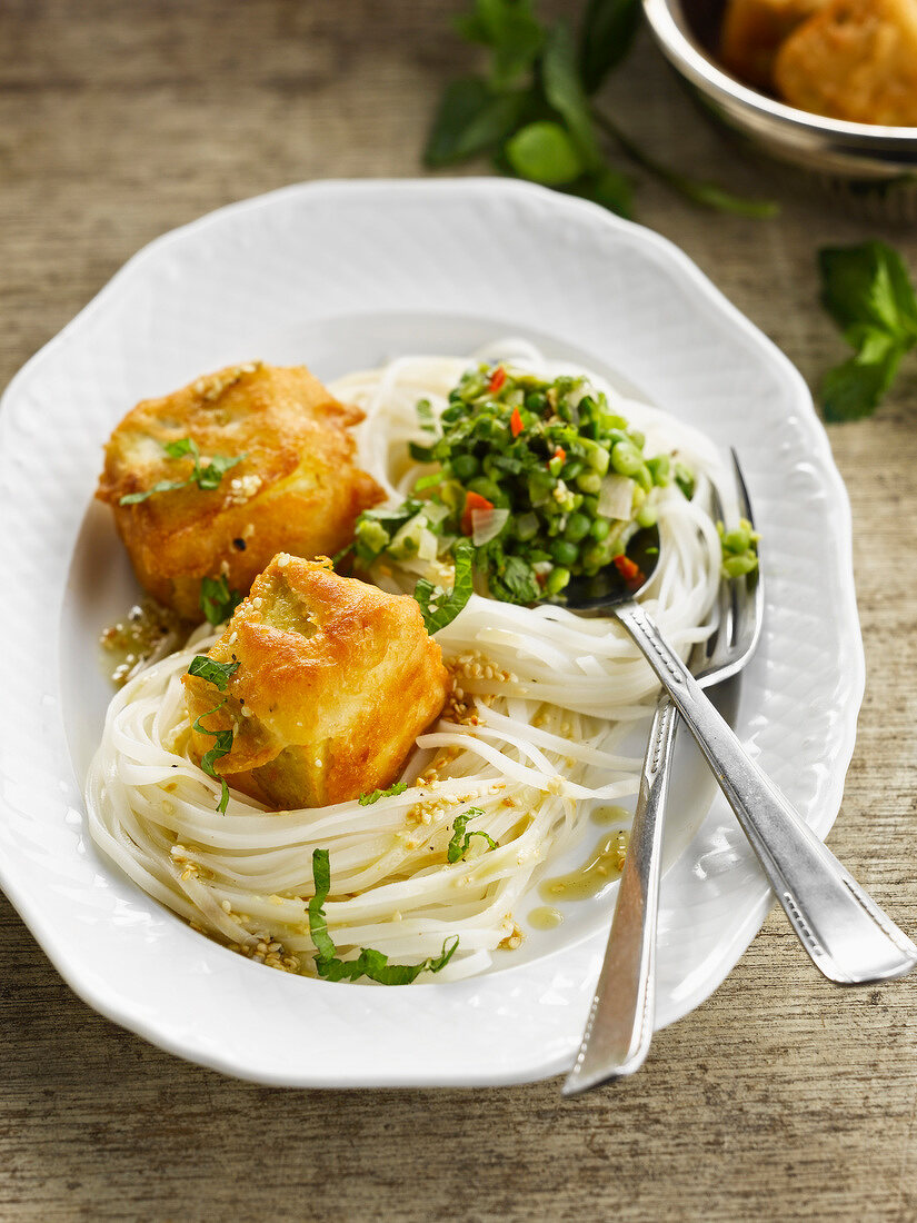 Noodles with spicy peas and tofu in pastry crust