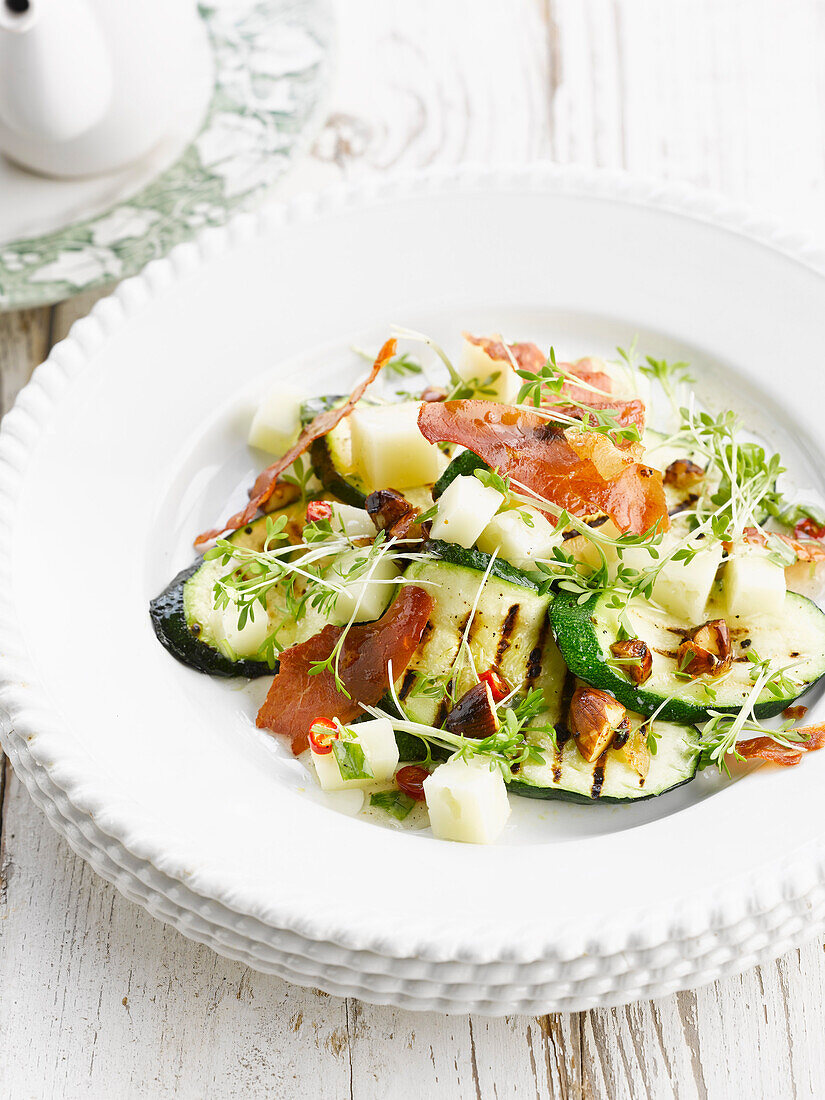 Warmer Salat mit Zucchini und Aubergine