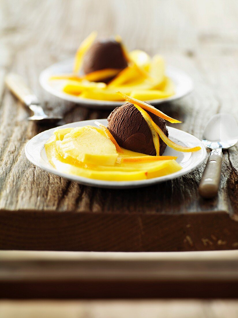 Mango-Carpaccio mit Kakaoeis