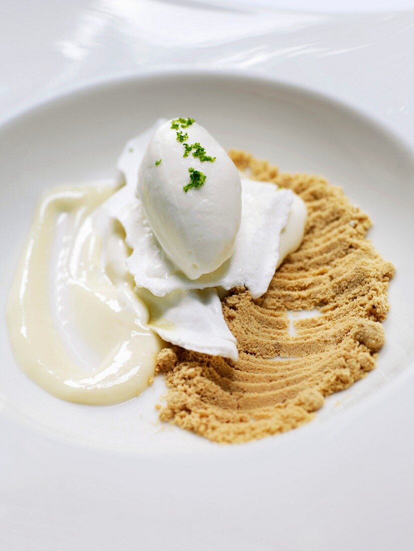 Creamy lemon meringue pie with yoghurt ice cream