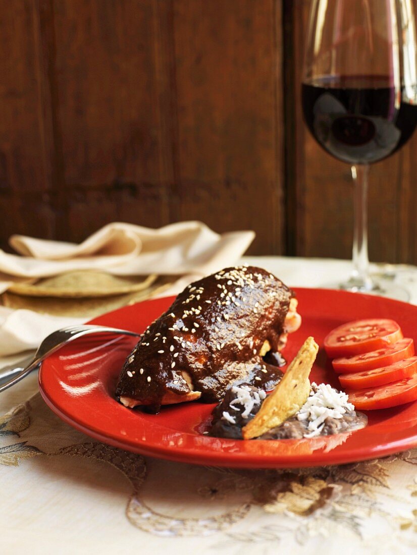 Traditionelles Mole Poblano (Hähnchen mit Schokoladen-Chili-Sauce)