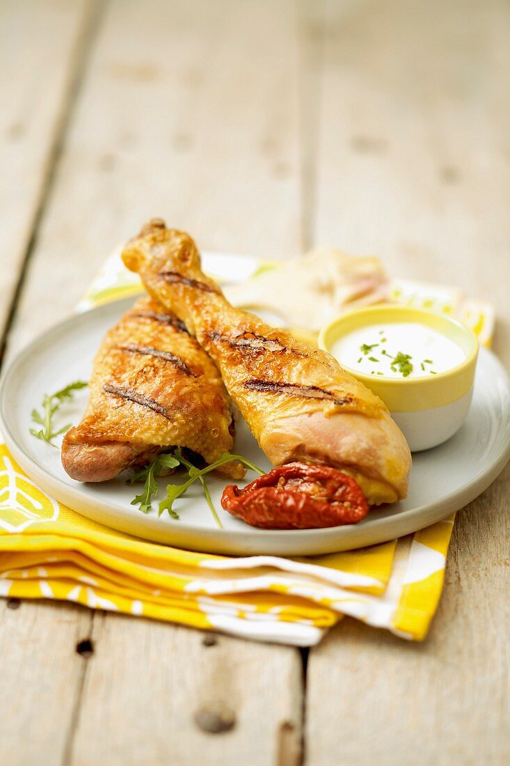 Grilled pieces of chicken with parmesan sauce