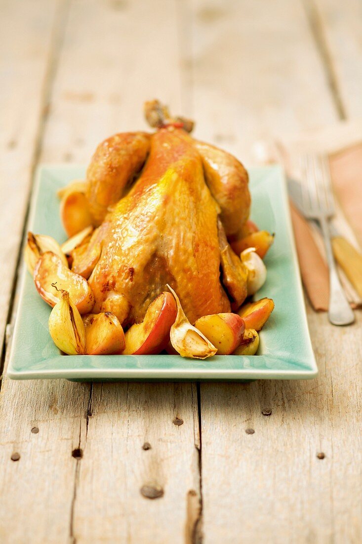 Guinea-fowl with apples