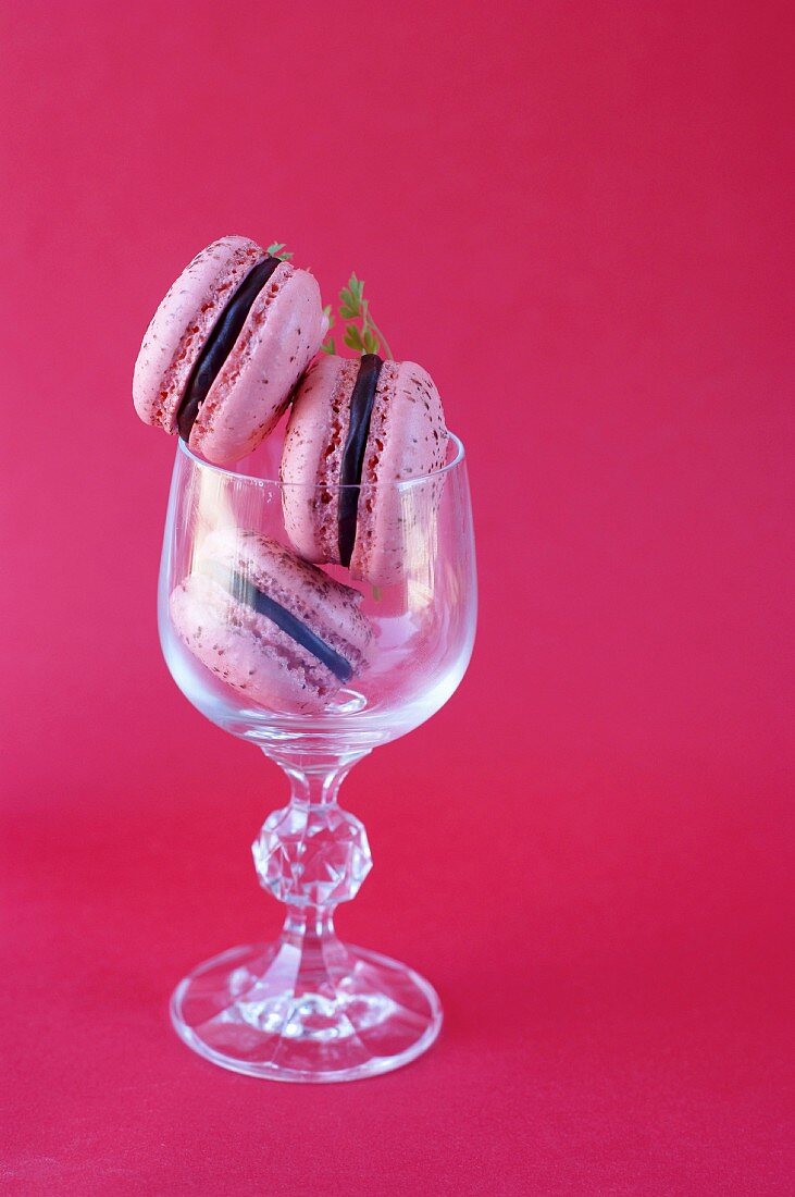 Rose-flavored and licorice macaroons
