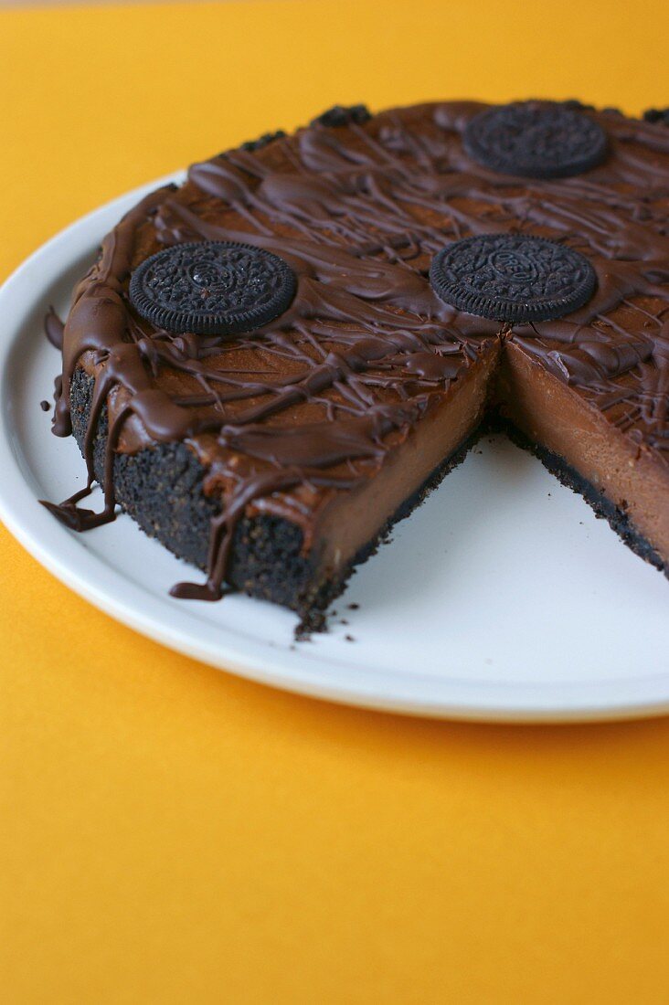 Small chocolate cheesecake with Oreo biscuits