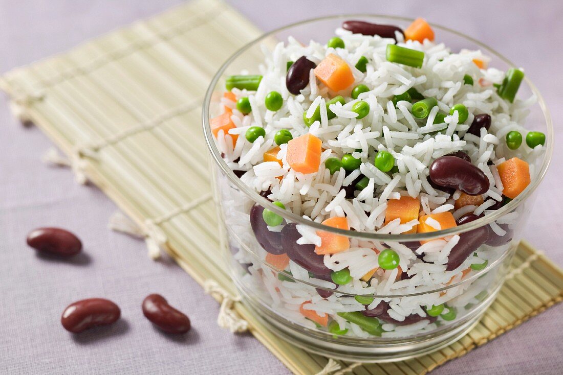 Rice,red kidney bean,pea and carrot salad