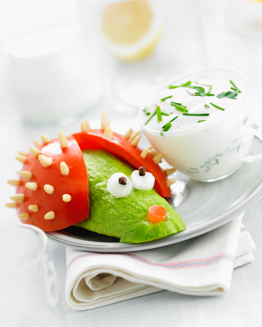 Hedgehog-shaped avocado-tomato and yoghurt sauce with herbs