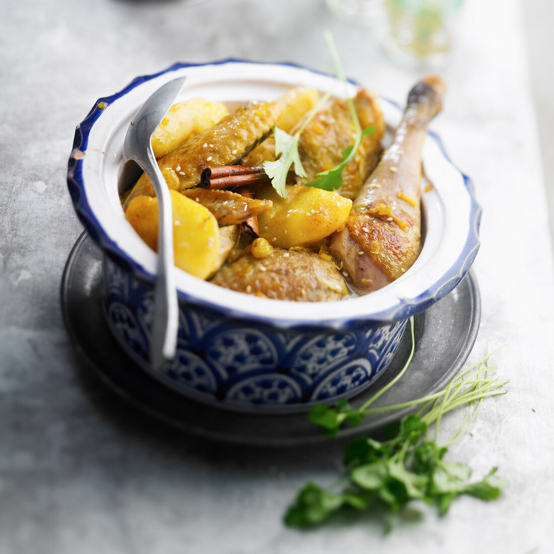 Guinea-fowl, apple and cinnamon Tajine