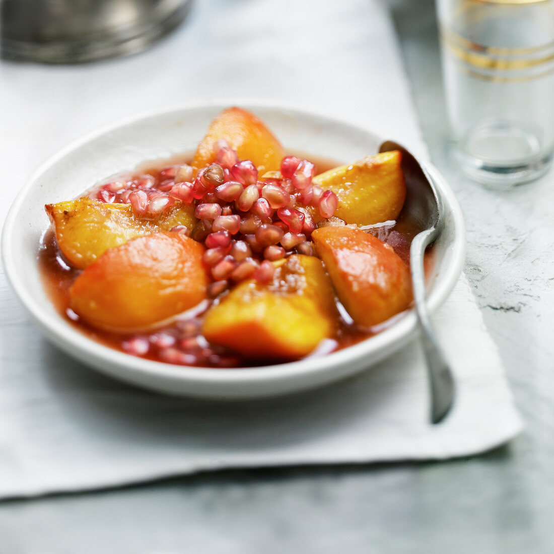 Pfirsich-Granatapfel-Kompott aus der Tajine