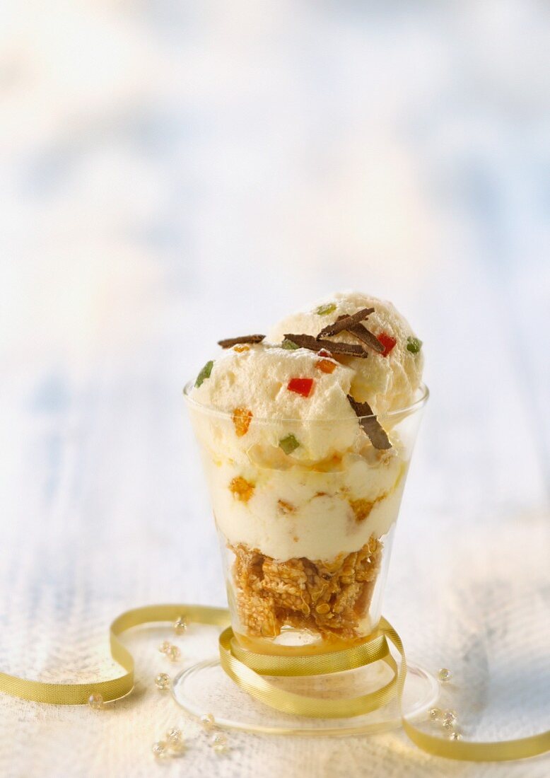 Nougat ice cream, Fontainebleau with nougatine and chocolate flakes