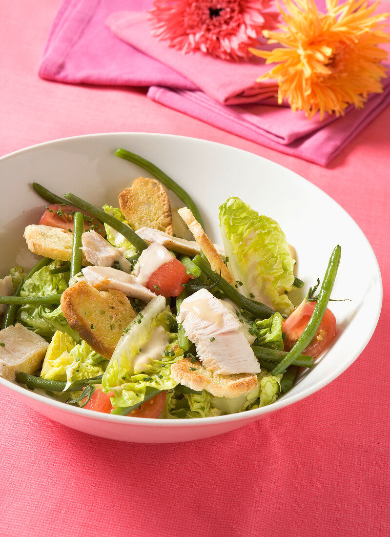 Chicken and green bean salad with croutons