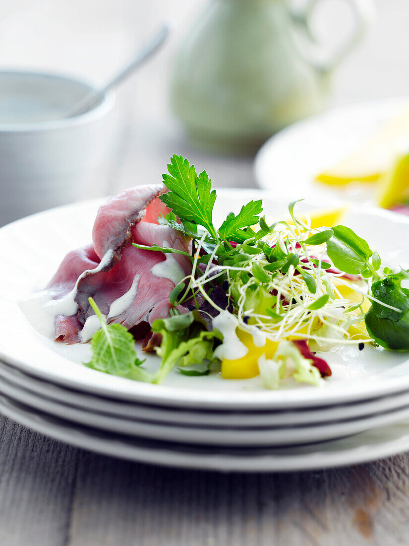 Salat mit Roastbeef und Mango