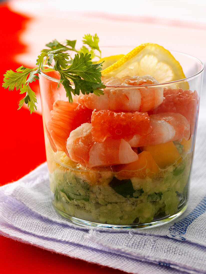 Avocado, grapefruit and shrimp salad