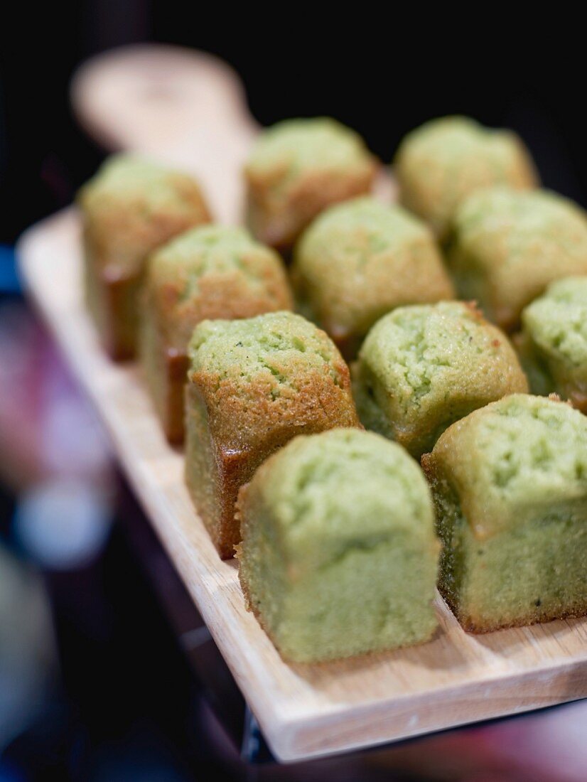 Green tea mini cakes