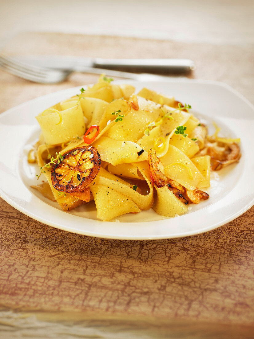 Parpadelle mit Zitrone, Knoblauch und Chili