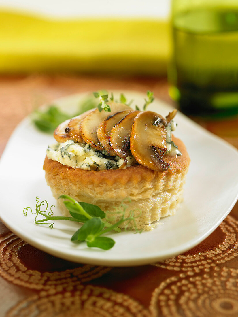 Button mushroom and roquefort tarlet