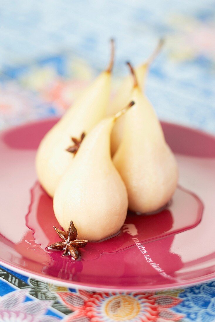 Spicy poached pears