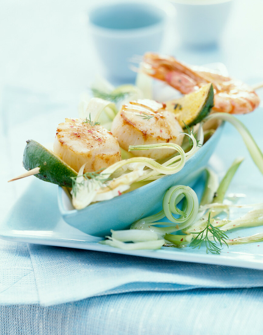 Scallop and shrimp brochettes with lime and fennel