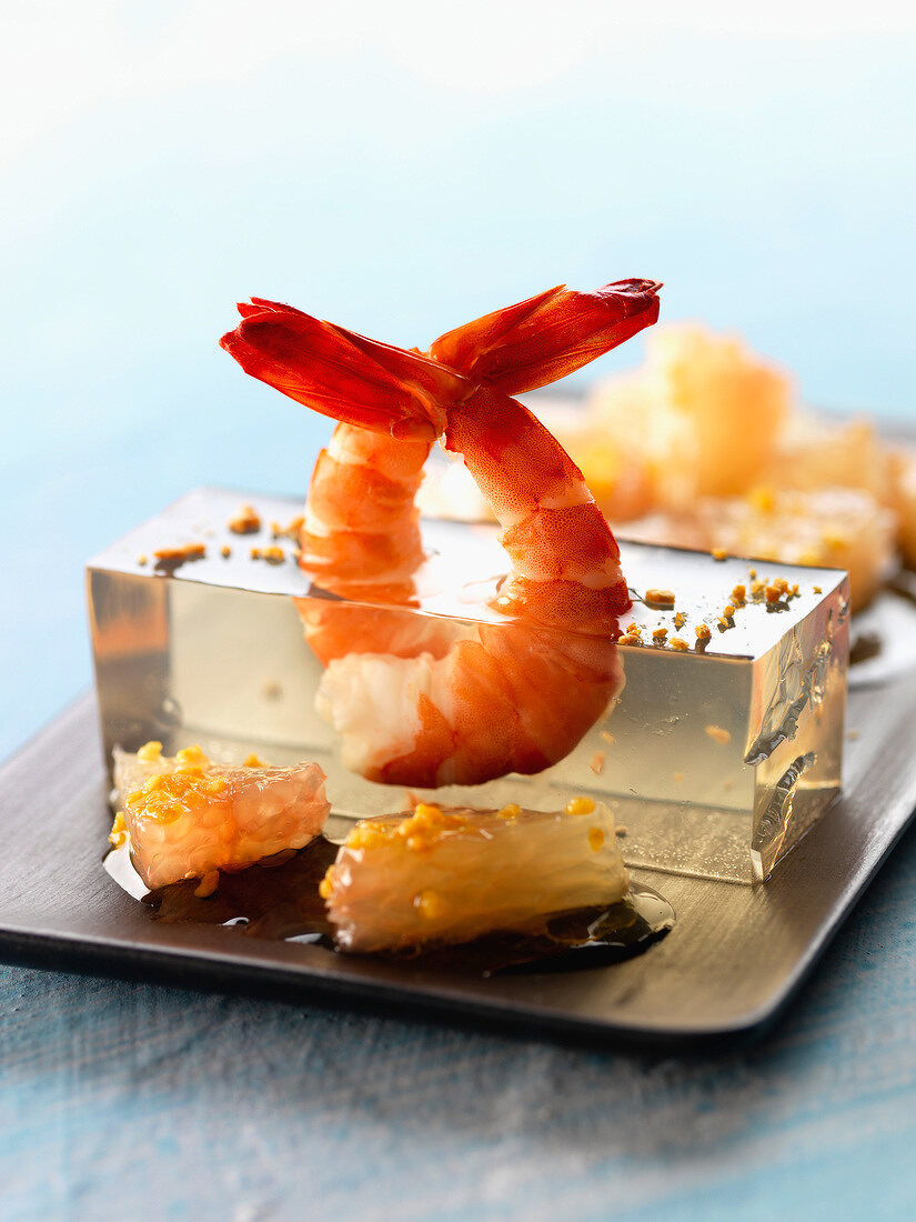 Shrimps in aspic with grapefruit