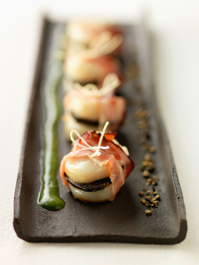 Scallop, truffle and streaky bacon appetizers with chervil sauce